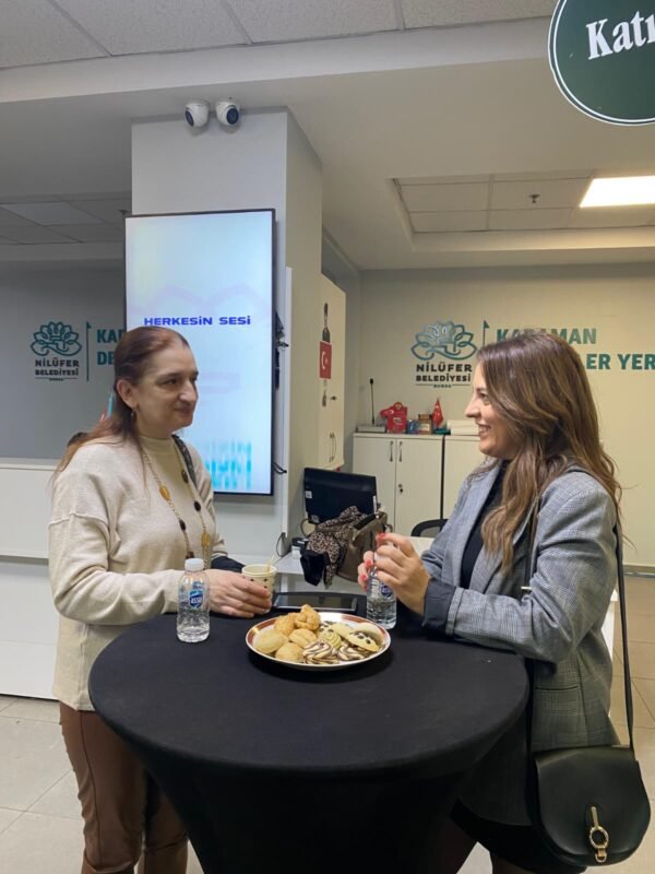 Lothbrog Makine olarak, 13 Şubat 2026 tarihinde düzenlenen “100. Yılında Medeni Kanun ve Kadın Paneli” ne katılım sağlayarak, Cumhuriyetimizin temel kazanımlarından biri olan Medeni Kanun’un 100. yılına ithaf edilen bu anlamlı organizasyonda yer aldık. Nilüfer Karaman Dernekler Yerleşkesi’nde gerçekleştirilen panelde, Medeni Kanun’un tarihsel gelişimi, kadın hakları mücadelesindeki rolü ve güncel hukuki yansımaları alanında uzman akademisyenler ve hukukçular tarafından ele alındı. Program kapsamında yapılan değerlendirmelerde, Cumhuriyet’in çağdaşlaşma vizyonu ve kadınların toplumsal konumunun güçlendirilmesi süreci kapsamlı biçimde değerlendirildi. Lothbrog Makine olarak, 13 Şubat 2026 tarihinde düzenlenen “100 Yılında Medeni Kanun ve Kadın Paneli” ne katılım sağlayarak, Cumhuriyetimizin temel kazanımlarından biri olan Medeni Kanun’un 100 yılına ithaf edilen bu anlamlı organizasyonda yer aldık Nilüfer Karaman Dernekler Yerleşkesi’nde gerçekleştirilen panelde, Medeni Kanun’un tarihsel gelişimi, kadın hakları mücadelesindeki rolü ve güncel hukuki yansımaları alanında uzman akademisyenler ve hukukçular tarafından ele alındı Program kapsamında yapılan değerlendirmelerde, Cumhuriyet’in çağdaşlaşma vizyonu ve kadınların toplumsal konumunun güçlendirilmesi süreci kapsamlı biçimde değerlendirildi