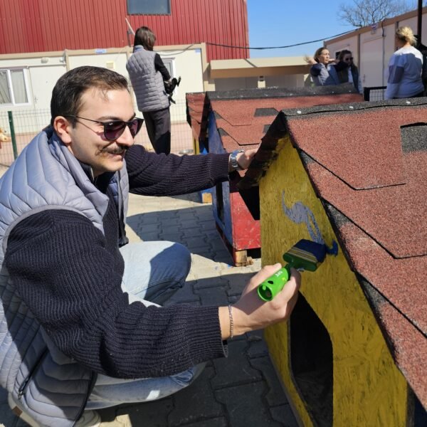 LOTHBROG GÖNÜLLÜLERİN’DEN PATİLİ DOSTLARA DESTEK