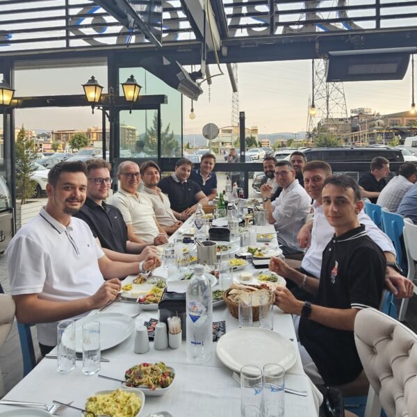 LOTHBROG MAKİNE AİLESİ MOTİVASYON YEMEĞİNDE BİR ARAYA GELDİ