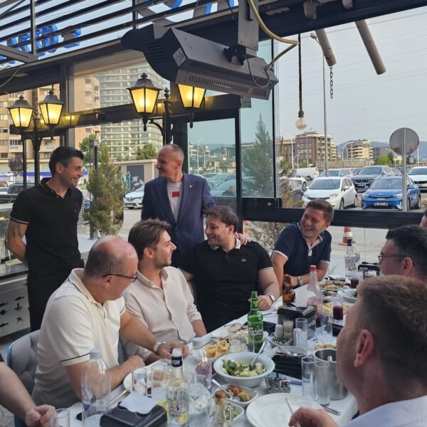 LOTHBROG MAKİNE AİLESİ MOTİVASYON YEMEĞİNDE BİR ARAYA GELDİ